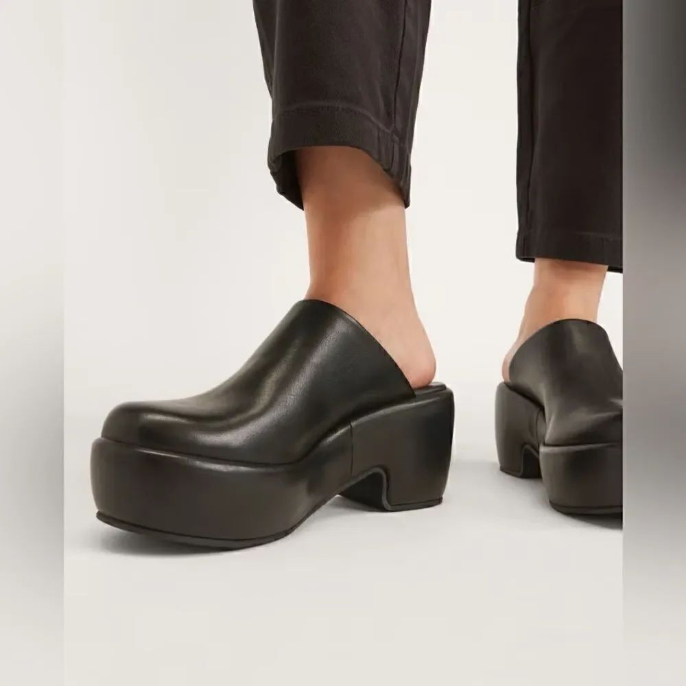 NEW EVERLANE The Puffa Clog in black leather - Picture 5 of 7